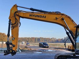 Excavadora de cadenas Hyundai HX220 original con motor Cummins, nueva y a bajo precio - Product Image 5