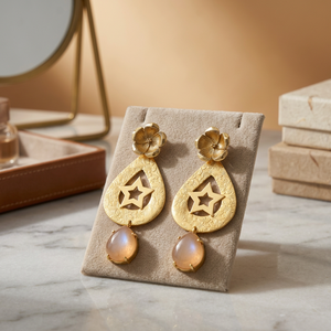 Boucles d'oreilles pendantes artisanales en laiton plaqué or, pierres précieuses, style bohème ethnique, pour fiançailles, mariage, fête, Jaipur Gems - Product Image 2