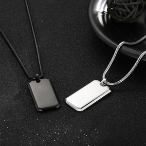 Insignia <span class=keywords><strong>militar</strong></span> pulida con espejo de acero y titanio para hombre, <span class=keywords><strong>colgante</strong></span> de tarjeta de identidad personalizada, placa cuadrada, grabado brillante a la moda de 18K - Product Image 4