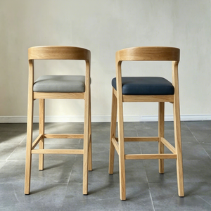 Chaises <span class=keywords><strong>de</strong></span> bar modernes en <span class=keywords><strong>bois</strong></span> massif avec siège en cuir, tabourets hauts <span class=keywords><strong>de</strong></span> luxe avec dossier pour cuisine, café et restaurant - Product Image 2