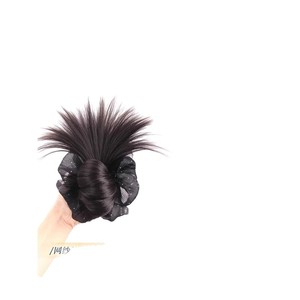 Pince à cheveux noire à pompon pour femme avec plumes, style volume au dos - Product Image 3