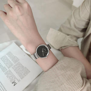 นาฬิกาผู้หญิงสีทองขนาดเล็กย้อนยุคมีสไตล์ - Product Image 5