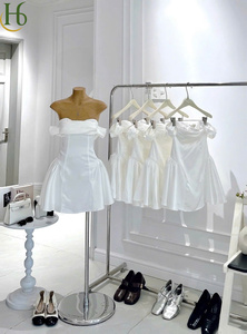 Minivestido blanco con volantes y hombros descubiertos, sin mangas, dulce y femenino, de poliéster, a la moda, de Vietnam - Product Image 5