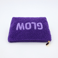 Sac à cosmétiques tendance en peluche d'hiver avec fermeture éclair lavable, sac à cosmétiques en gros avec fermeture éclair, sac à maquillage avec logo brodé, cadeau pour les clients