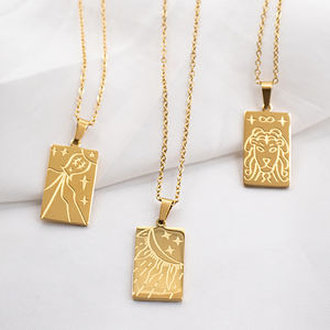 Hochwertige Großhandel Gold <span class=keywords><strong>Tarot</strong></span> Deck Anhänger Schmuck chirurgische Edelstahl Schnitzereien verschiedene Muster <span class=keywords><strong>Tarot</strong></span>-Karte Halskette - Product Image 3
