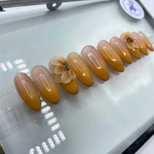 Coffret d'échantillons faits main Caramel Kiss - Forme amande courte - Product Image 1