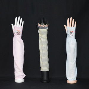 Vrouwelijke slanke realistische glanzende handmannequin groothandel siliconen lange rechterhand voor het presenteren van sieraden voor mouwen - Product Image 3