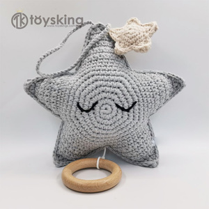 TK Peluche <span class=keywords><strong>de</strong></span> Conejito Amigurumi Hecho a Mano con Cabeza <span class=keywords><strong>de</strong></span> Ganchillo, Juguete Suave Tejido con <span class=keywords><strong>Caja</strong></span> <span class=keywords><strong>de</strong></span> Música, Material <span class=keywords><strong>de</strong></span> Poliéster, Estilo Adorable - Product Image 2
