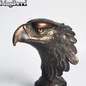 Figurines décoratives durables en fonte de métal, têtes d'animaux (faucon et aigle), petites sculptures pour le bureau et cadeaux de fêtes - Product Image 6
