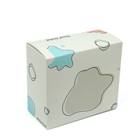 Boîte en carton ivoire écologique et recyclable avec impression personnalisée de différentes couleurs et logo imprimé à l'extérieur