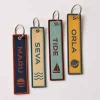 Porte-clés en tissu brodé long et coloré, personnalisable avec nom, œillet métallique et anneau fendu pour bagages, sacs de voyage et souvenirs