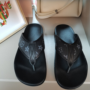 Pantuflas de Diseño de Lujo para Verano, Pantuflas Planas para Mujer, Parte Superior de PU, Suela de EVA Antideslizante, Chanclas Abiertas para Hombre - Product Image 1
