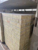 Panneau composite décoratif isolant, finition décorative attrayante, isolation thermique pour entrepôts et façades de bâtiments