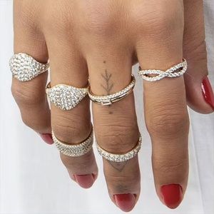 Anillo de Banda Cruzada de Plata de Ley 925 con Baño de Oro de 14k y Circonita para Mujer, Joyería Personalizada al por Mayor para Compromiso y Boda - Product Image 3