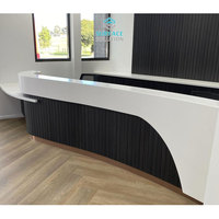 Comptoir de réception personnalisé en matériau de surface solide, blanc, moderne, écologique et durable, pour hôpital, hôtel, bureau