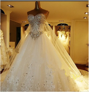 2025 New Design Women White Wedding Dress Bridal Sweetheart Customized Sleeveless Luxury Beaded Wedding Dress for Lady - Product Image 1