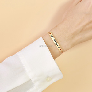 Bracelet <span class=keywords><strong>Gravure</strong></span> Meilleure Maman Jamais Gravé Bar Bracelet Personnalisé en Acier Inoxydable Or 18K <span class=keywords><strong>Gourmette</strong></span> Bracelet Personnalisé - Product Image 6