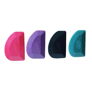 Grattoir en caoutchouc multifonctionnel pour accessoires de bus Outil de teinture de vitres de voiture Fonctionne également comme couteau de plâtrage Couteau à mastic et plus - Product Image 1