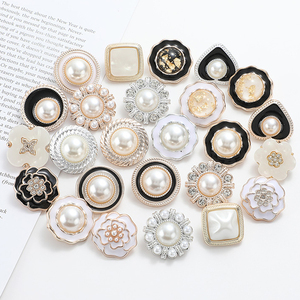 Người Phụ Nữ Ưa Thích Trang Trí Chân Pha Lê Rhinestone Vàng Nhựa Ngọc Trai Nút Cho Quần Áo Mạ Kỹ Thuật Phụ Kiện Thời Trang - Product Image 1