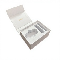 Boîte cadeau magnétique blanche de luxe avec estampage doré et insert en EVA