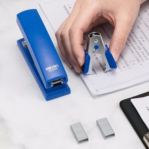 Deli Stapler Set 25 Sheet Capacity Medium Size For Office And Study Use - Product Image 2