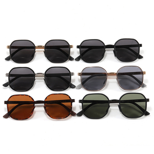 Venta al por mayor de moda logotipo personalizado TR90 plástico <span class=keywords><strong>acero</strong></span> polarizado cuadrado conducción UV400 gafas de sol - Product Image 3
