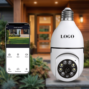Caméra d'ampoule intelligente avec contrôle par application, caméra de sécurité WiFi pour usage domestique et extérieur, corps en plastique blanc, objectif rotatif, vision nocturne - Product Image 1