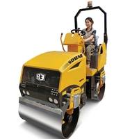 Compacteur vibrant à double tambour jaune BM2000 avec moteur Yanmar et système entièrement hydraulique pour la surface routière