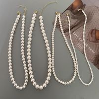 Collier ras de cou en perles de coquillage simulées rondes blanches de 4 mm à 8 mm, collier de perles tendance pour femmes
