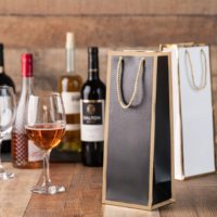 Hersteller Maßgefertigte Bedruckte Elegante Weiße und Schwarze Weinflaschen-Kraftpapiertüten mit Seilgriffen für Alkoholische Getränke als Geschenk