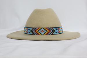 Sangle de chapeau Fedora élégante avec perles multicolores Design de luxe de qualité supérieure réglable pour la pêche - Product Image 2