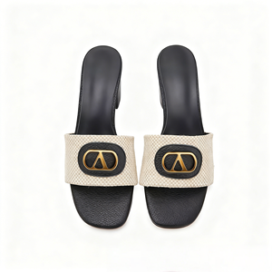 Pantuflas de Tacón Alto de Lujo y Alta Calidad con Logotipo Personalizado para Mujer - Pantuflas de Playa de Verano de Cuero Genuino para Exteriores - Product Image 4