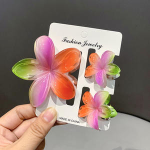 Lot de 3 pinces à cheveux fleur de frangipanier arc-en-ciel, très tendance 2025, petites (4 cm et 8 cm), assorties, pour l'été et le style hawaïen - Product Image 4