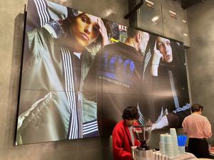 Écran vidéo mural LCD 55 pouces Full HD pour usage commercial, cadre ultra-fin de 1,7 mm, le cadre physique de 1,7 mm contribue à créer un affichage plus immersif - Product Image 5