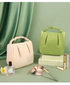 Sac cosmétique de voyage suspendu de grande capacité pour dames Cloud Design sac à main étanche à la mode avec fermeture à glissière - Product Image 2