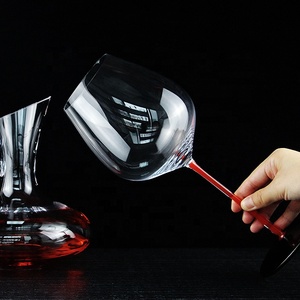 Calici <span class=keywords><strong>da</strong></span> <span class=keywords><strong>Vino</strong></span> in Cristallo Senza Piombo con Gambo <span class=keywords><strong>Rosso</strong></span> e Logo, Capacità 1L, Stile Lussuoso per Regali Aziendali - Product Image 4