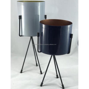 Maceta de Hierro con Acabado en Polvo Esmaltado Azul Marino, con Orificio de Drenaje para Decoración del Hogar y Jardín, QAMAR OVERSEAS (Uso en Interiores/Exteriores) - Product Image 3