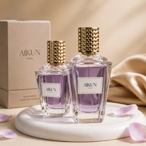 Aikun Boutique Brand - Set de Perfume Eau de Parfum Personalizado en Botella de Cristal Facetado de 50 ml con Tapa Metálica Dorada y Logotipo de Níquel en Caja de Lujo - Product Image 3