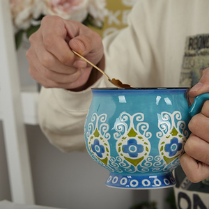 Vente en gros de tasses en céramique de style indien avec pierres précieuses, grande capacité de 550 ml (18 oz), peintes à la main, pour le petit-déjeuner, pour l'eau - Product Image 2