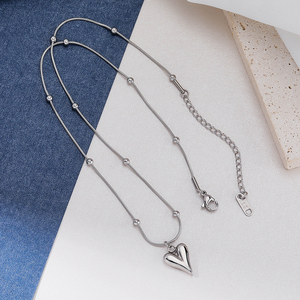 Collana <span class=keywords><strong>con</strong></span> <span class=keywords><strong>ciondolo</strong></span> a forma di cuore in acciaio inossidabile <span class=keywords><strong>con</strong></span> catena a serpente Unisex di grandi marchi in acciaio inossidabile alla moda - Product Image 5