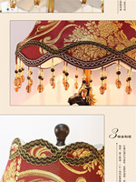 Lámpara de Mesa de Lujo Estilo Europeo Vintage con Base Esculpida de Reloj, Pantalla de Tela Floral Roja y Borlas de Cristal para Dormitorio y Hogar