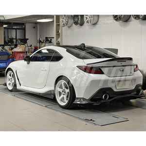 Falda lateral de fibra de carbono seca estilo VRS para Toyota GR86 ZN8 Subaru BRZ ZD8 - Product Image 3