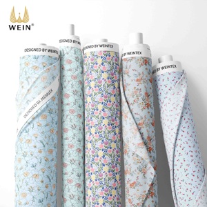 C180 Baumwoll-Popeline mit Drucken in Sanftem Hellblau mit Feinen Blumen, Weich und Luftig für Elegante Damenkleider - Product Image 1