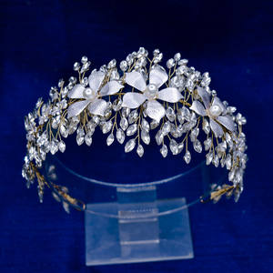 Nouveau bandeau de cheveux à fleurs en alliage fait à la main <span class=keywords><strong>avec</strong></span> strass bandeau d'accessoires de mariage doux - Product Image 2