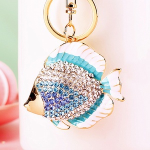 2026 Pendentif de sac pour femme en métal, orné de diamants et de pierre de lune, motif poisson plat, cercle océanique, porte-clés de voiture - Product Image 3