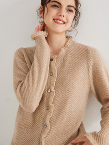Cardigan <span class=keywords><strong>in</strong></span> Cashmere pettinato personalizzato da donna <span class=keywords><strong>con</strong></span> rifinitura <span class=keywords><strong>in</strong></span> <span class=keywords><strong>pizzo</strong></span> <span class=keywords><strong>maglia</strong></span> <span class=keywords><strong>in</strong></span> filato lucido maglione <span class=keywords><strong>in</strong></span> Cashmere aperto di colore solido - Product Image 5