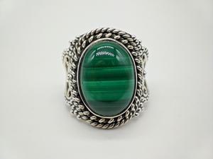 Bague en malachite verte naturelle pour hommes et femmes, faite à la main, ajustable, bijoux de mode, vente en gros - Product Image 4