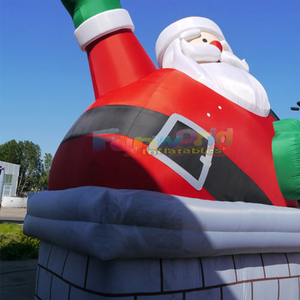 Grand Père Noël gonflable géant qui sort du cheminée pour la fête de Noël en plein air dans la cour. - Product Image 2