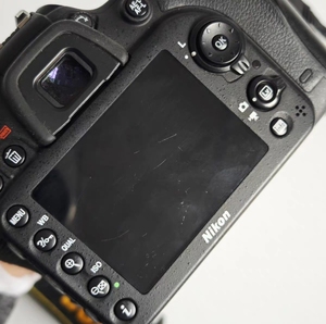 Cámara Digital Usada Original Nikon <span class=keywords><strong>D7200</strong></span> con Lente Básico de 18-105 mm para Uso Personal en el Hogar - Product Image 2