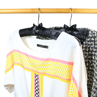 Nouvelles Tendances : Cintre Rembourré Doux pour Vêtements, Idéal pour Armoire Moderne et Style Simple